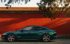 探索小米SU7靛石绿：科技与自然的完美融合