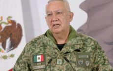 “美国武器助长墨西哥毒品战争：80%毒枭武器来源揭秘”